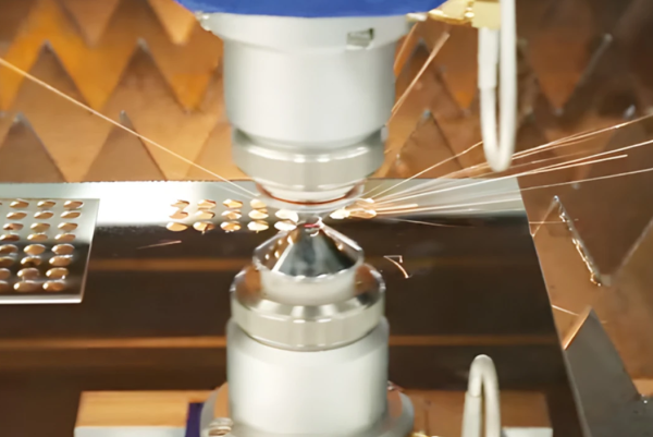 Lazer Kesim Makinesinin Aniden Lazer Işığı Yaymayı Durdurmasının Nedenleri